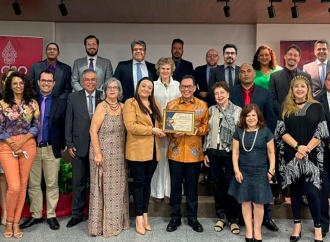 Embaixador Edi Yusup da Indonésia recebe o Titulo de Embaixador do Ano de 2022