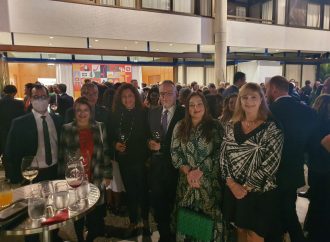 Embaixador da Suíça recebe jornalistas da Abrajinter na abertura do evento de celebração da Data Nacional da Suíça